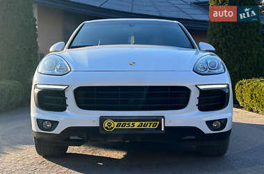 Позашляховик / Кросовер Porsche Cayenne 2016 в 