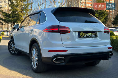 Позашляховик / Кросовер Porsche Cayenne 2016 в 