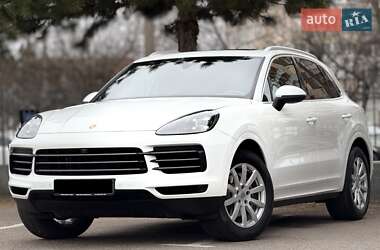 Позашляховик / Кросовер Porsche Cayenne 2017 в 
