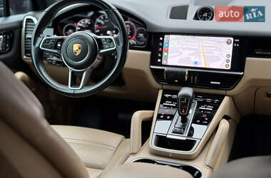 Внедорожник / Кроссовер Porsche Cayenne 2021 в 