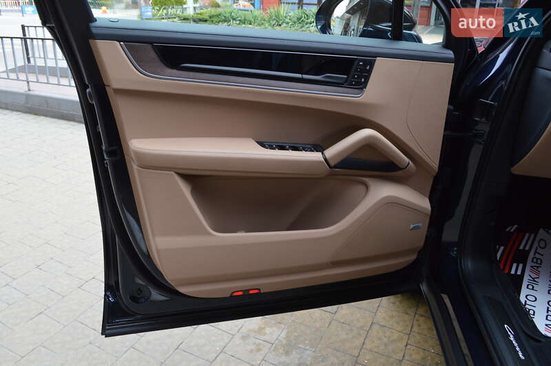 Внедорожник / Кроссовер Porsche Cayenne 2023 в Львове