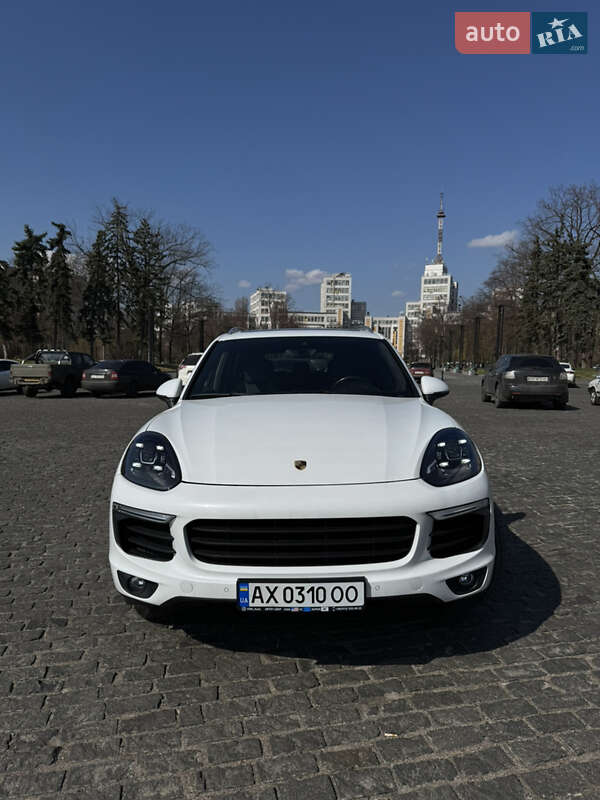 Позашляховик / Кросовер Porsche Cayenne 2016 в 
