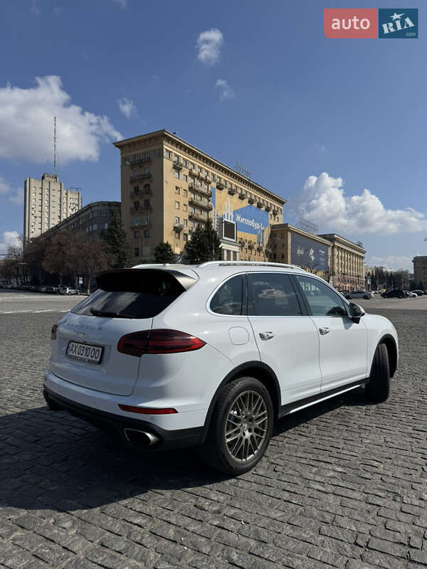 Внедорожник / Кроссовер Porsche Cayenne 2016 в Киеве