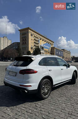 Позашляховик / Кросовер Porsche Cayenne 2016 в 
