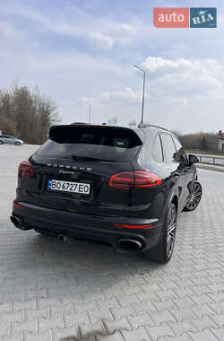 Внедорожник / Кроссовер Porsche Cayenne 2016 в 