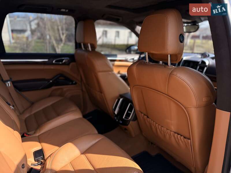 Позашляховик / Кросовер Porsche Cayenne 2013 в Львові