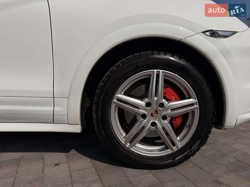 Позашляховик / Кросовер Porsche Cayenne 2013 в Львові