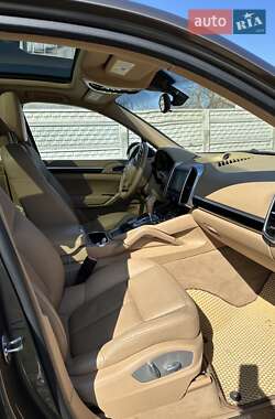Внедорожник / Кроссовер Porsche Cayenne 2014 в 