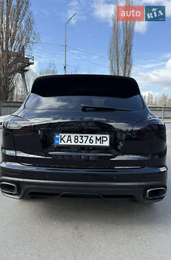 Внедорожник / Кроссовер Porsche Cayenne 2016 в 