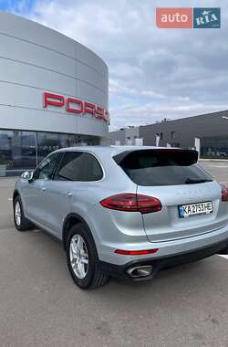 Внедорожник / Кроссовер Porsche Cayenne 2015 в 