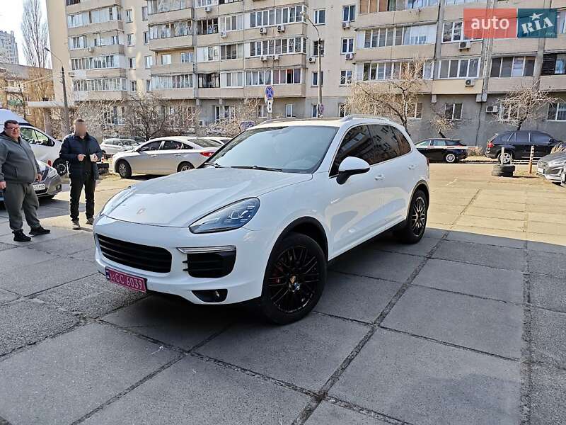 Внедорожник / Кроссовер Porsche Cayenne 2016 в Киеве