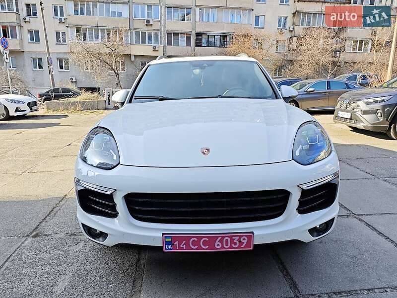 Внедорожник / Кроссовер Porsche Cayenne 2016 в Киеве