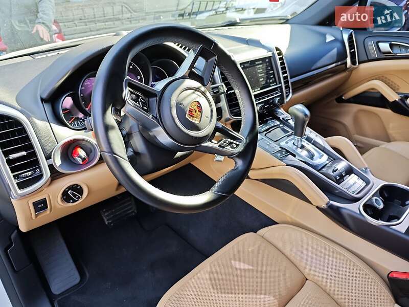 Внедорожник / Кроссовер Porsche Cayenne 2016 в Киеве