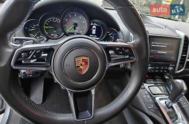 Позашляховик / Кросовер Porsche Cayenne 2016 в 