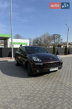 Внедорожник / Кроссовер Porsche Cayenne 2015 в 
