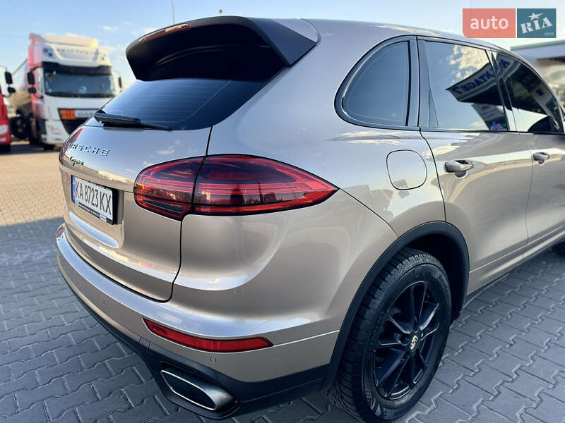 Внедорожник / Кроссовер Porsche Cayenne 2015 в Киеве