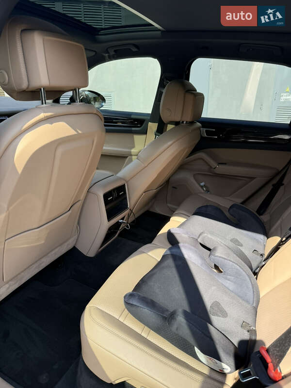 Позашляховик / Кросовер Porsche Cayenne 2019 в Києві