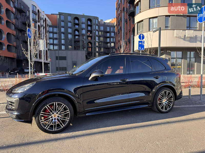 Внедорожник / Кроссовер Porsche Cayenne 2016 в Киеве