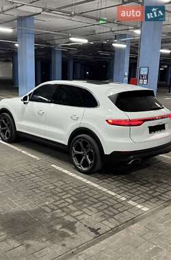 Внедорожник / Кроссовер Porsche Cayenne 2020 в 