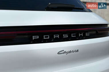 Внедорожник / Кроссовер Porsche Cayenne 2023 в 