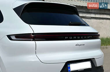 Внедорожник / Кроссовер Porsche Cayenne 2023 в 