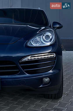 Внедорожник / Кроссовер Porsche Cayenne 2012 в 