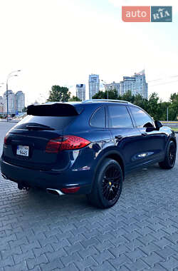 Внедорожник / Кроссовер Porsche Cayenne 2012 в 