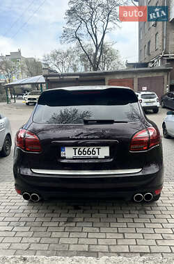 Позашляховик / Кросовер Porsche Cayenne 2011 в 