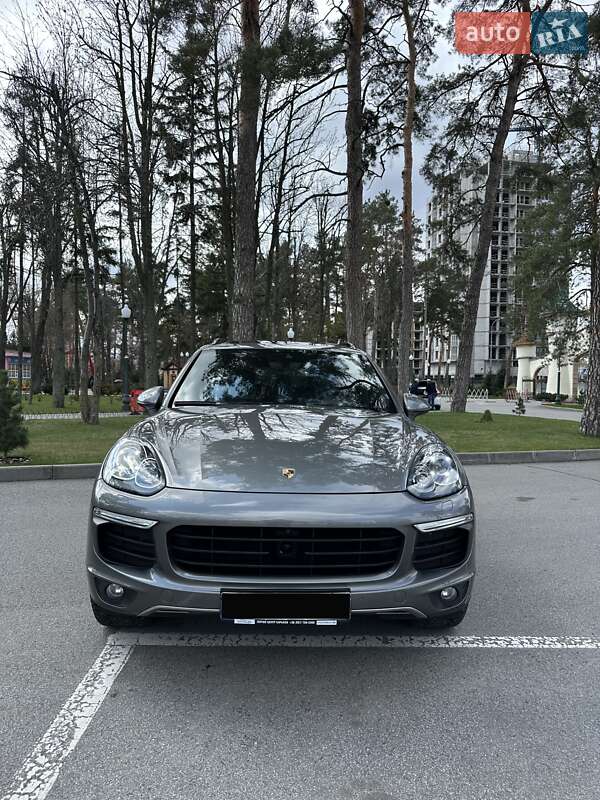 Внедорожник / Кроссовер Porsche Cayenne 2015 в Киеве