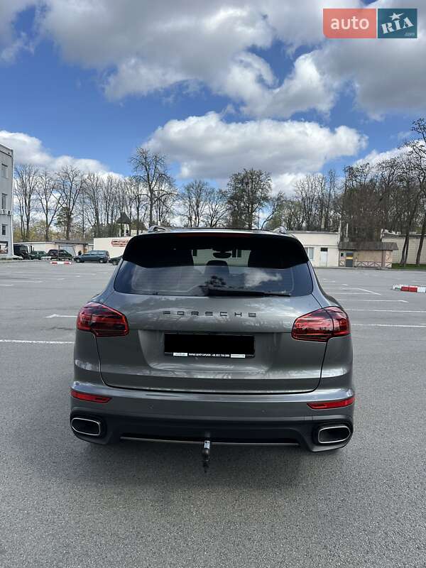Внедорожник / Кроссовер Porsche Cayenne 2015 в Киеве