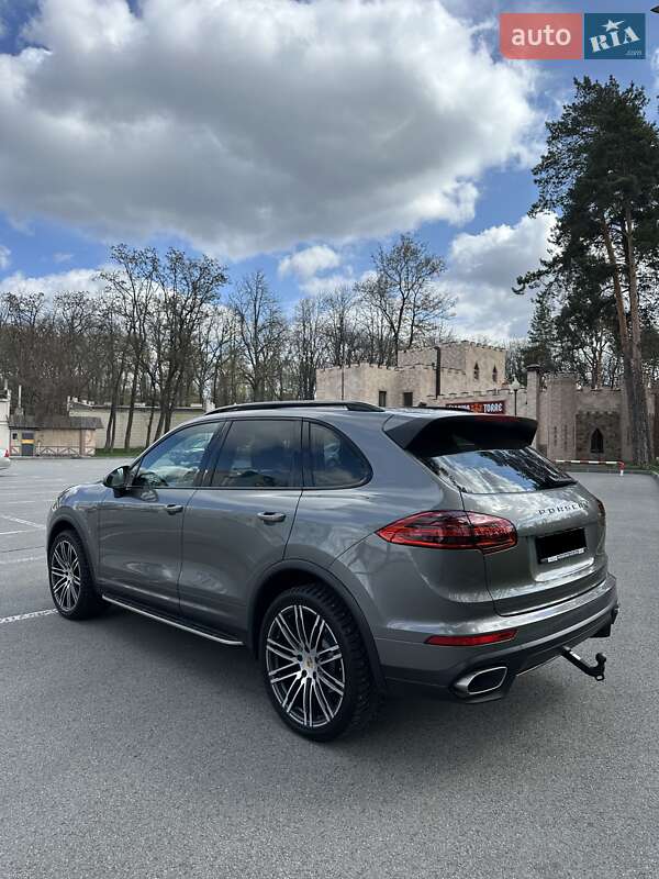 Внедорожник / Кроссовер Porsche Cayenne 2015 в Киеве