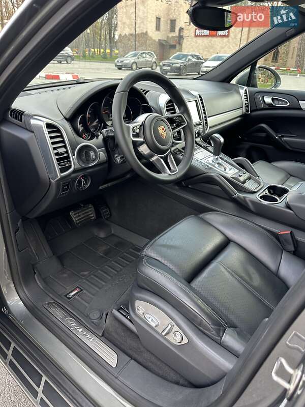 Внедорожник / Кроссовер Porsche Cayenne 2015 в Киеве