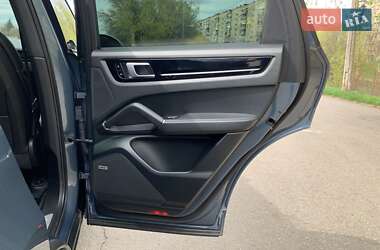 Внедорожник / Кроссовер Porsche Cayenne 2019 в 