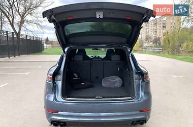 Внедорожник / Кроссовер Porsche Cayenne 2019 в 