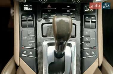 Внедорожник / Кроссовер Porsche Cayenne 2011 в 