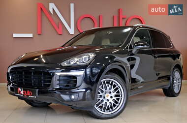 Внедорожник / Кроссовер Porsche Cayenne 2015 в 