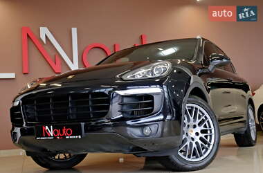 Внедорожник / Кроссовер Porsche Cayenne 2015 в 