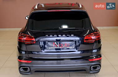 Внедорожник / Кроссовер Porsche Cayenne 2015 в 