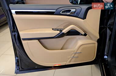 Внедорожник / Кроссовер Porsche Cayenne 2015 в 
