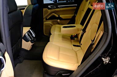 Внедорожник / Кроссовер Porsche Cayenne 2015 в 