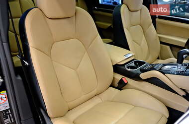 Внедорожник / Кроссовер Porsche Cayenne 2015 в 