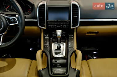 Внедорожник / Кроссовер Porsche Cayenne 2015 в 