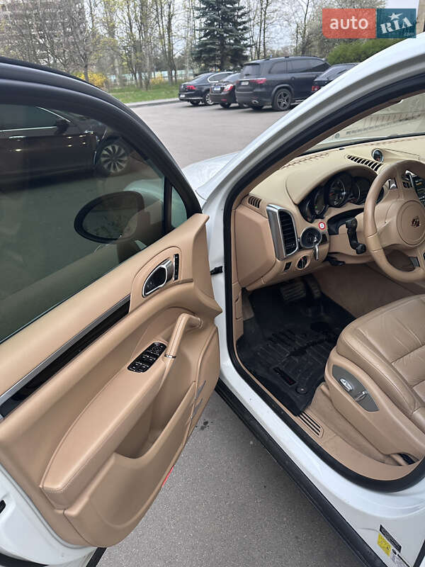 Позашляховик / Кросовер Porsche Cayenne 2014 в Києві