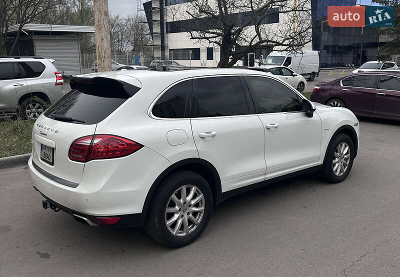 Позашляховик / Кросовер Porsche Cayenne 2014 в Києві