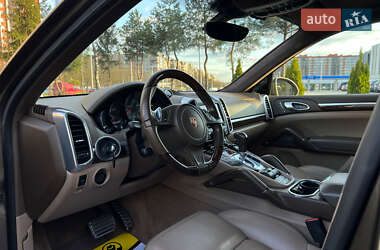 Внедорожник / Кроссовер Porsche Cayenne 2012 в 