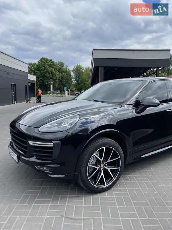 Внедорожник / Кроссовер Porsche Cayenne 2016 в 