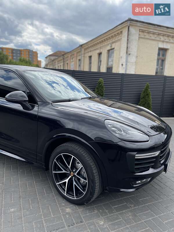 Внедорожник / Кроссовер Porsche Cayenne 2016 в Черкассах
