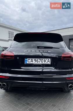 Внедорожник / Кроссовер Porsche Cayenne 2016 в 