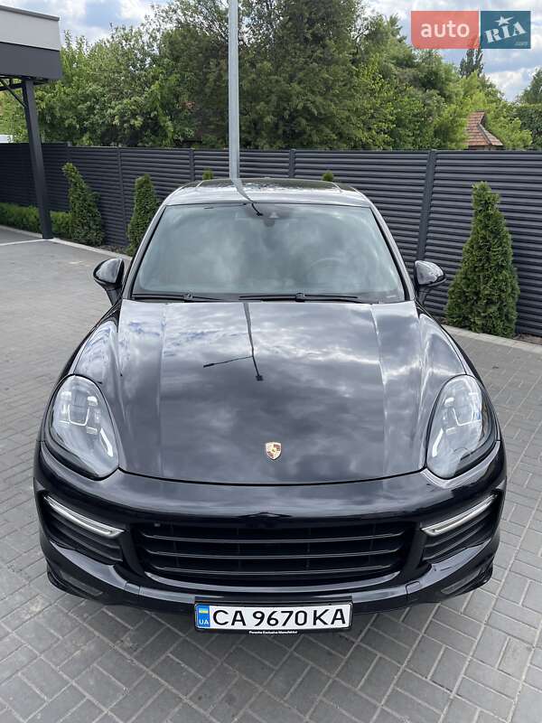 Внедорожник / Кроссовер Porsche Cayenne 2016 в Черкассах