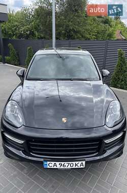 Внедорожник / Кроссовер Porsche Cayenne 2016 в 